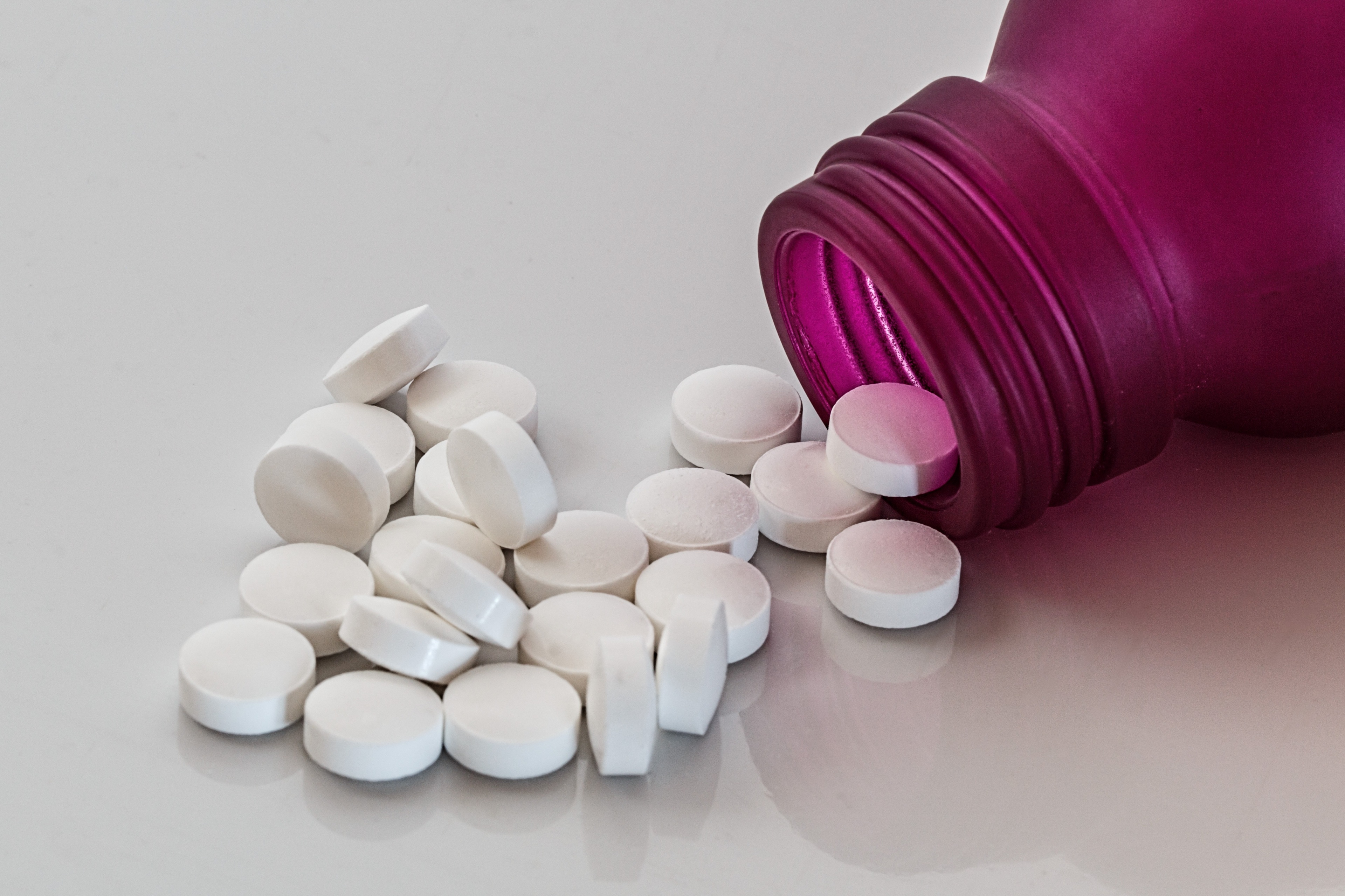 Hvordan påvirker folsyre vitamin B12?
